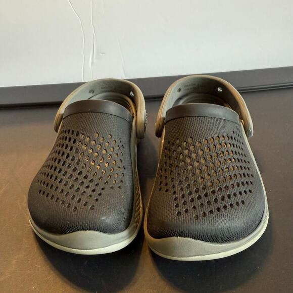 Crocs LiteRide Clogs Kids Size C8 Gray Black Slip On Sandals Lightweight Shoes - Picture 10 of 10